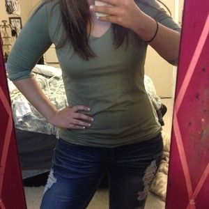 Slender quarter length sleeve top!