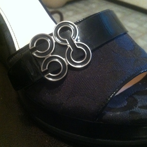 AUTHENTIC COACH SLIP ON WEDGES (GERI) size 8 👡 - Picture 4 of 4