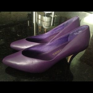 SOLD!! Great purple heels!! Brand new