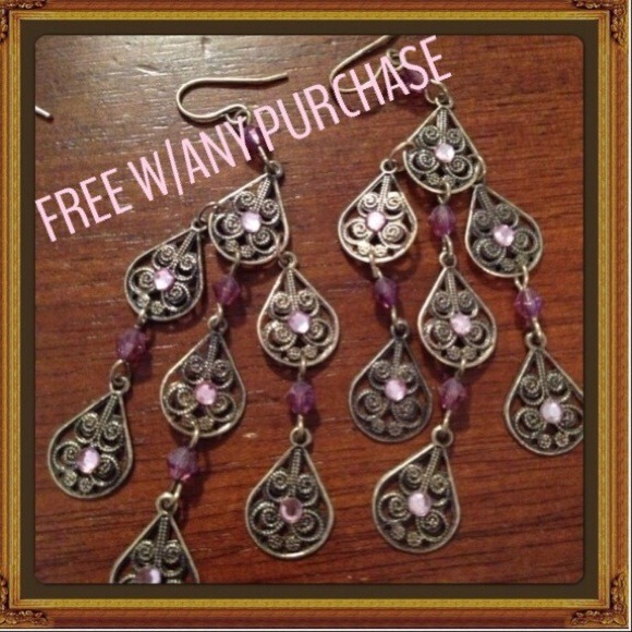 ⭕️GIFTED⭕️Free W/ANY PURCHASE 1 PAIR EARRINGS,