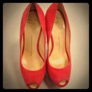 Guiseppe peep toe Azalea