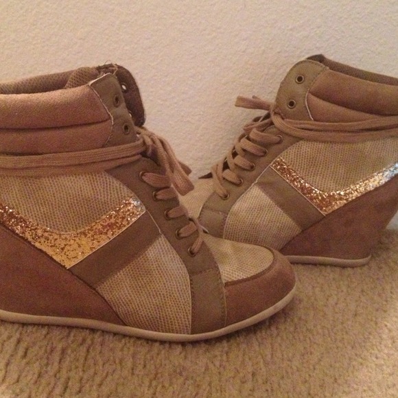 Tan and Gold Glittered wedges