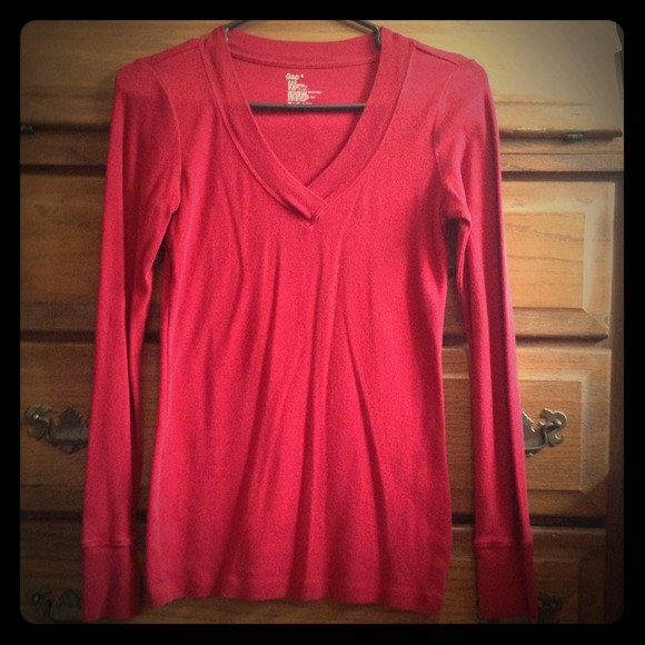 GAP deep red long sleeved top