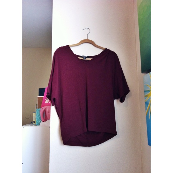 Large Wool-Like Quarter Drape Sleeved Maroon Top