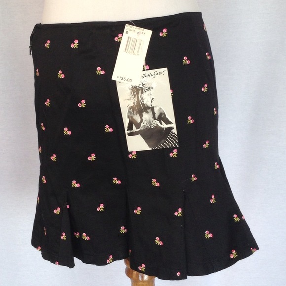 Betsey Johnson Dresses & Skirts - 💕 BETSEY JOHNSON FLORAL SKIRT