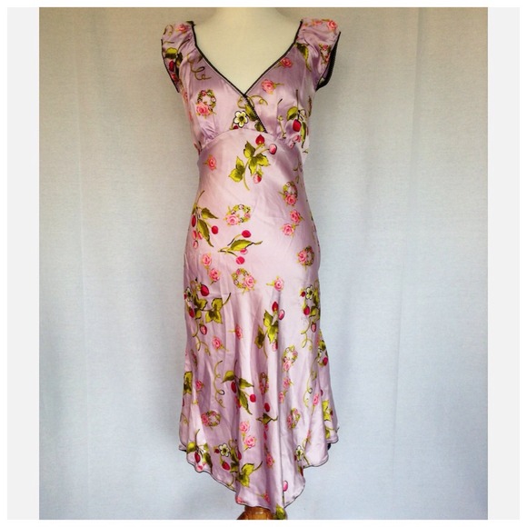 Betsey Johnson Dresses & Skirts - BETSY JOHNSON 100% silk dress