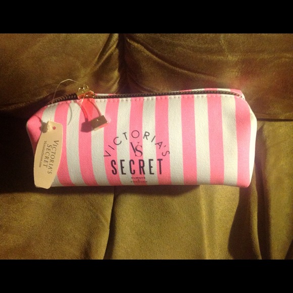 Victoria's Secret Accessories - Victoria's Secret make-up bag