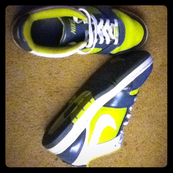 Size 7.5 Lime green, grey, and white. Gently used.