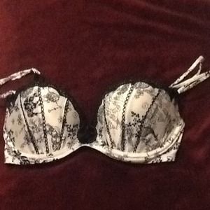 ⭐️SOLDVictoria's Secret Sexy Little Things braNWOT