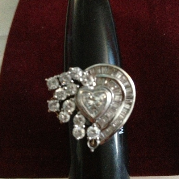 💍💎💍Gorgeous heart shaped diamond ring - Picture 1 of 2