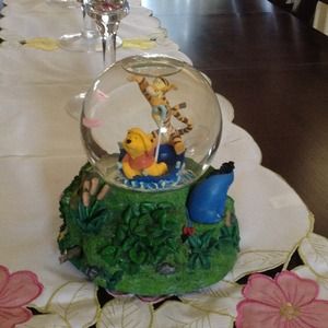 Musical snow globe
