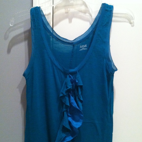 *SOLD* Ruffle front tank- like new! - Picture 2 of 3