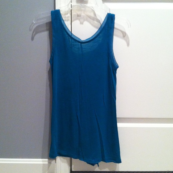 *SOLD* Ruffle front tank- like new! - Picture 3 of 3