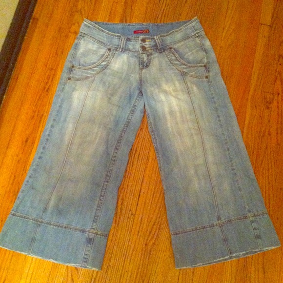 Wide-leg jeans