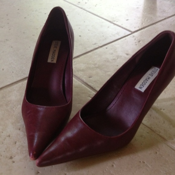 Steve Madden burgundy heels - Picture 2 of 2