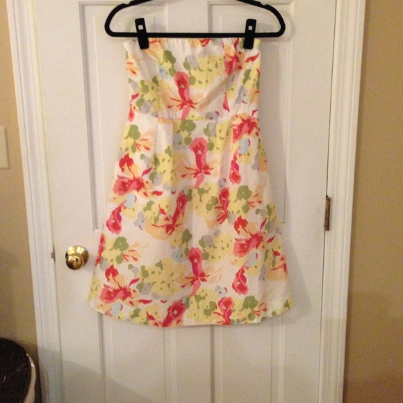 J. Crew Dresses & Skirts - {REDUCED} J. Crew Strapless Floral Dress