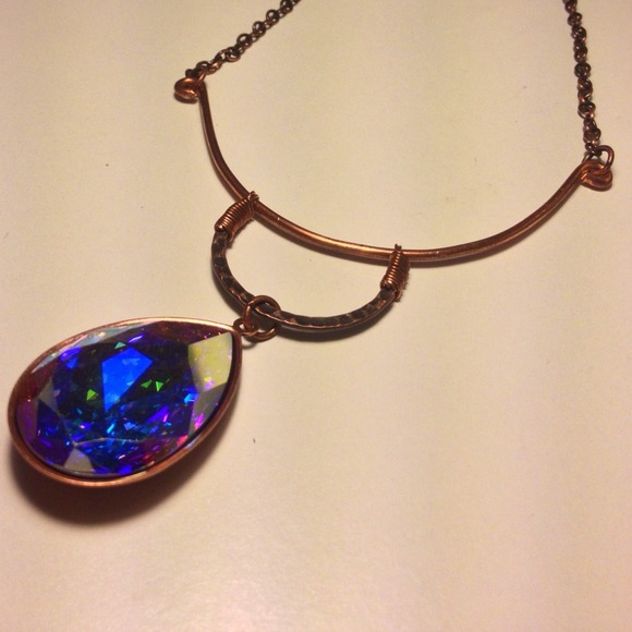 Statement Crystal necklace with copper - Picture 2 of 2