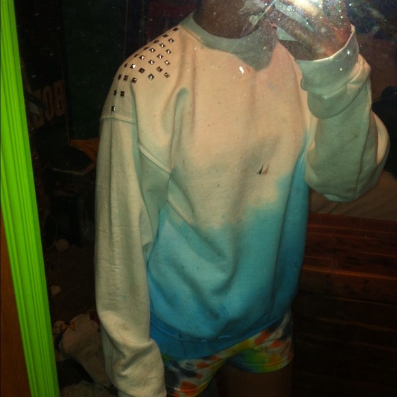 Upcycled dip dyed blue ombre crew neck - Picture 2 of 4