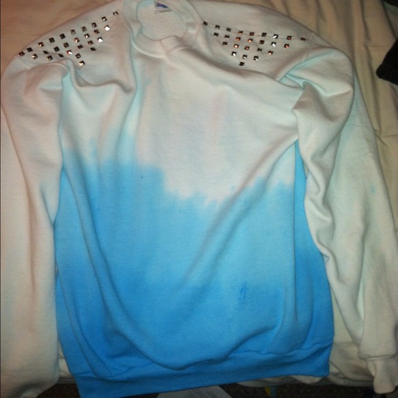 Upcycled dip dyed blue ombre crew neck - Picture 4 of 4