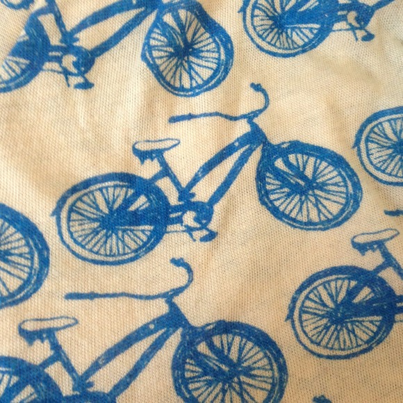 Sold in bundle . Urban outfitters top! XSmall size - Picture 2 of 2