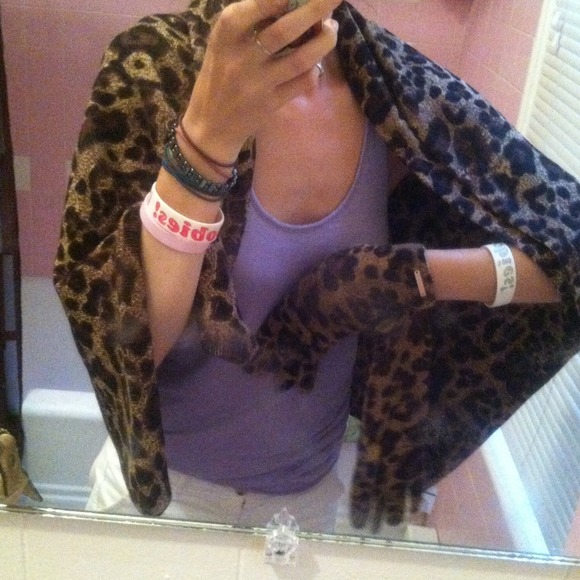 NWT AUTHENTIC MICHAEL KORS MULTI WAY WRAP & GLOVES - Picture 2 of 4