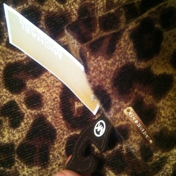 NWT AUTHENTIC MICHAEL KORS MULTI WAY WRAP & GLOVES - Picture 3 of 4