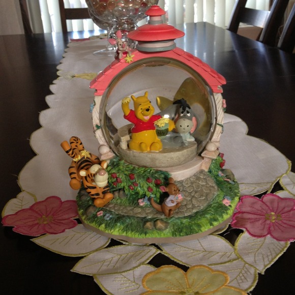 Musical snow globe
