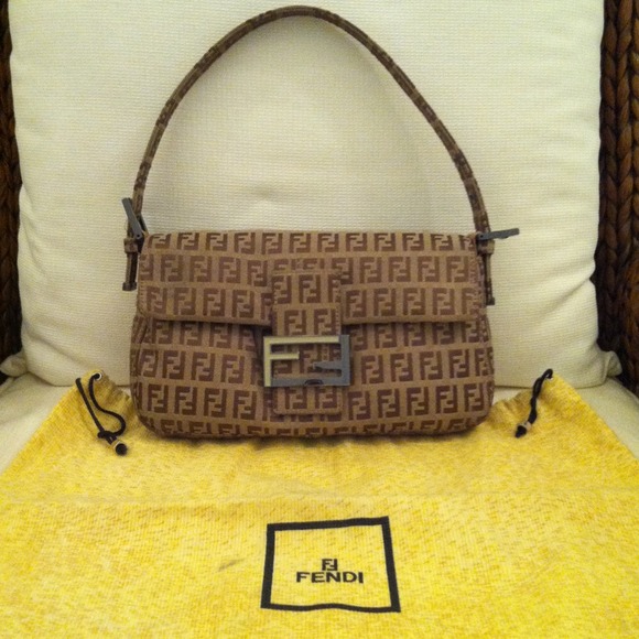 FENDI Handbags - 🚫HOLD🚫 Fendi Baguette Handbag Authentic