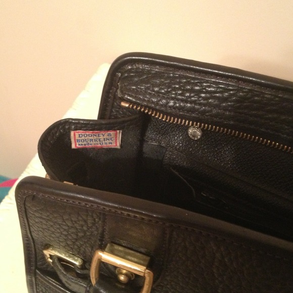 **REDUCED** Authentic Dooney & Bourke Handbag - Picture 2 of 3