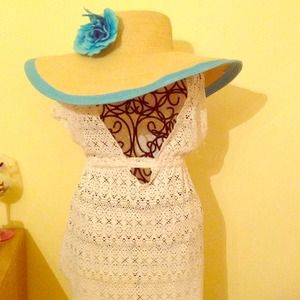 Oversized Nine West Beach Hat!!