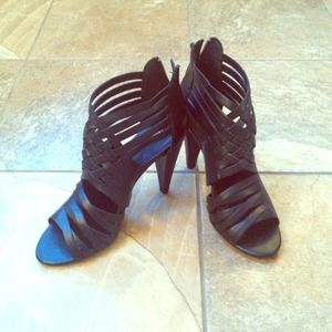 Sold@mustanglady!Strappy heels sandals