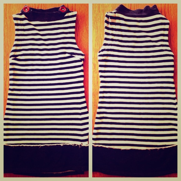 🙅BUNDLED🙅navy&white dress w/ red buttons
