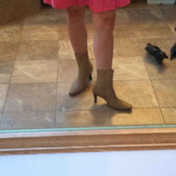 Camel booties