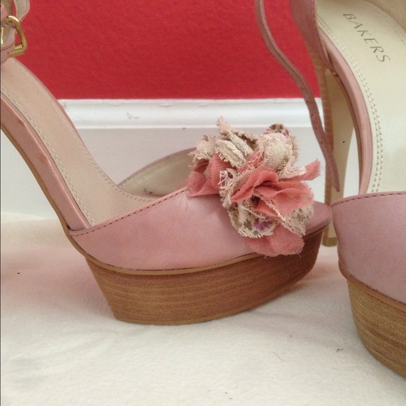 Pink Pumps - Picture 2 of 4