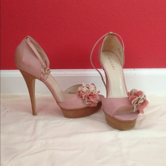 Pink Pumps - Picture 3 of 4