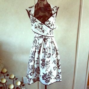 👗👗SOLD Such a lovely lady dress. SOLD