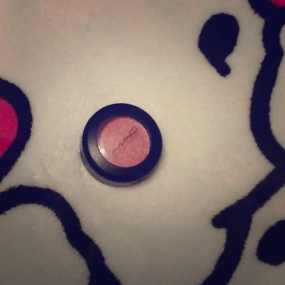 MAC eyeshadow in Pink Venus with UD makeup spray
