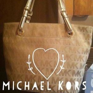 Michael Kors tote! 💚REDUCED💚