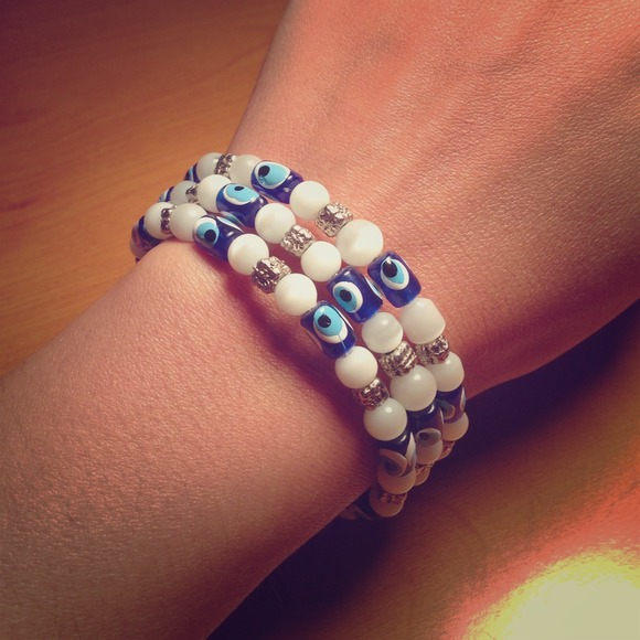 White Evil Eye wrap Bracelet ✨