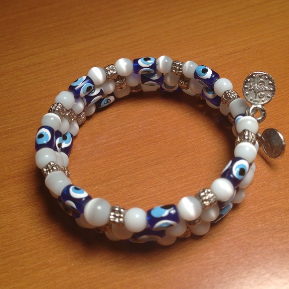 White Evil Eye wrap Bracelet ✨ - Picture 3 of 3