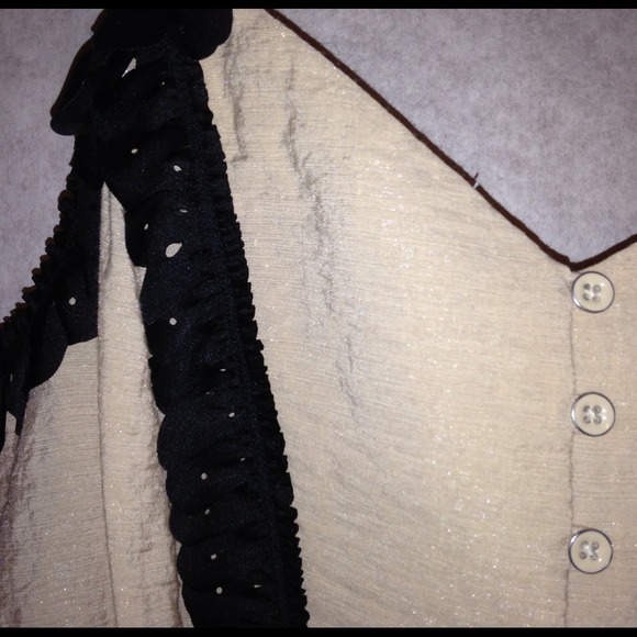 Gap Beige Top - Picture 2 of 4