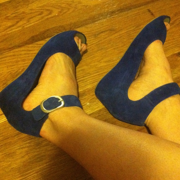 REDUCED! Beautiful blue suede sandals. Gorgeous!
