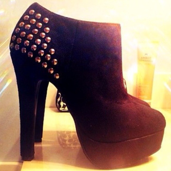 Loooking for these please tag me if u kno