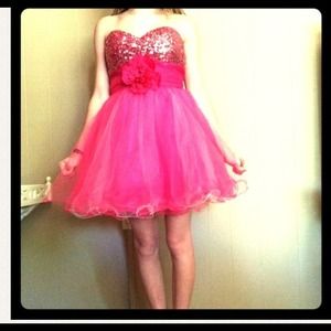 Gorgeous prom dress.