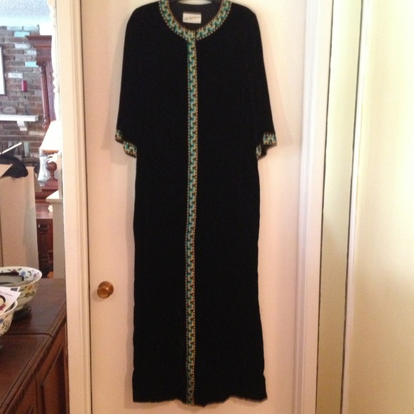 VINTAGE  (60's) velvet with brocade trim robe - Picture 3 of 4