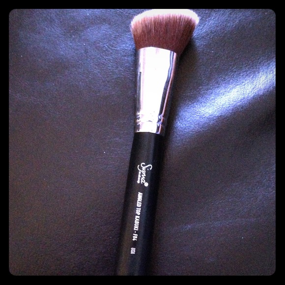 ❌SOLD❌      Sigma angled kabuki brush F84