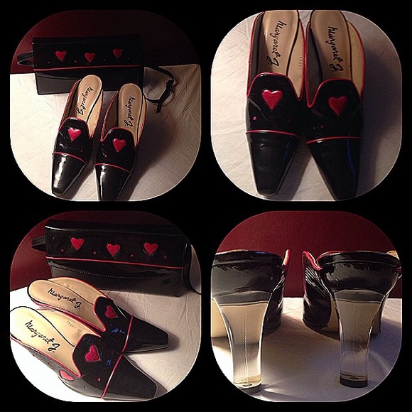 Black patent mules accentuated with heart design - Picture 2 of 4