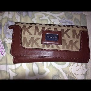 💯 Authentic Michael kors wallet