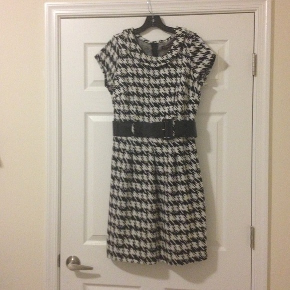 NWT Adrienne Vittadini scoop neck blk/white dress