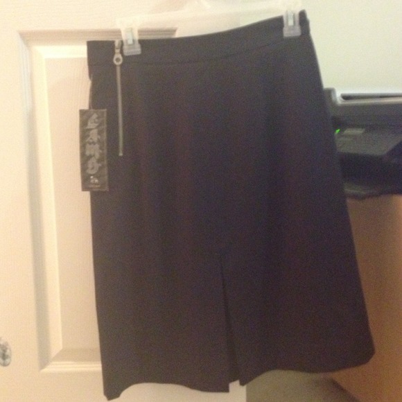 NWT pleat front navy blue LAMB skirt